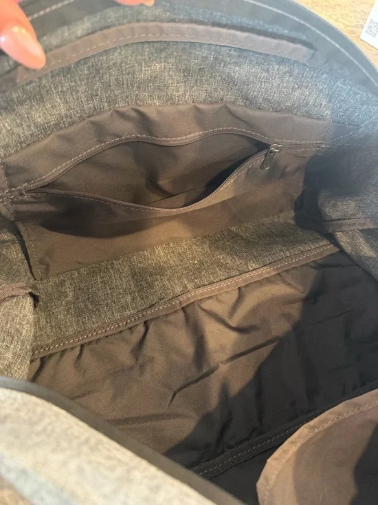 Nike Gray Gym Duffel Gym Bag w/shoulder strap - Picture 9 of 13